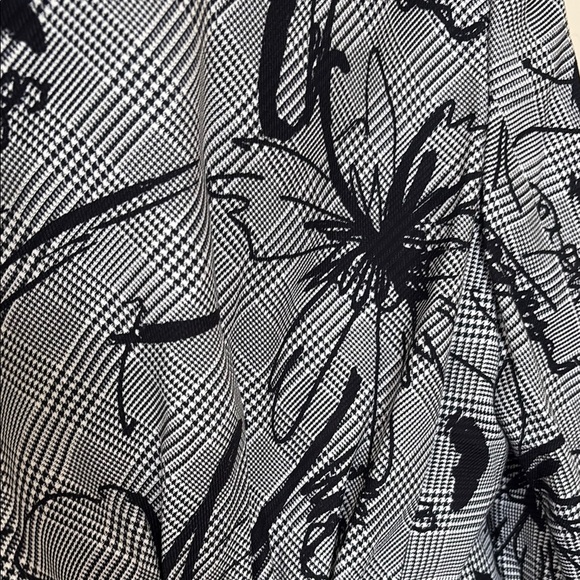 Escada Black & Gray Floral Blazer with 2 Button Front - Picture 4 of 16